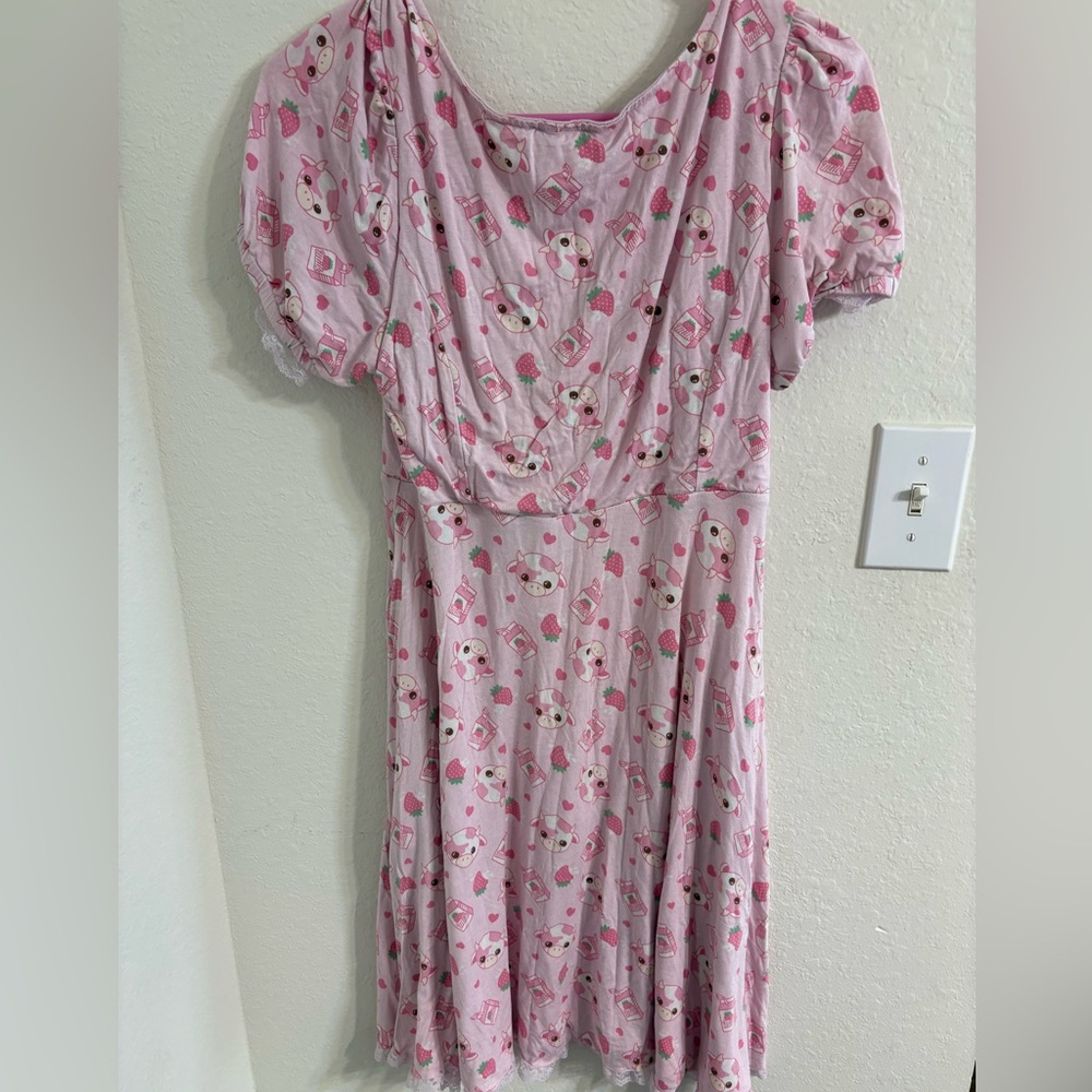 EUC Strawberry Milk Cow Henley Dress W/ pockets by Hot Topic. - Picture 6 of 7